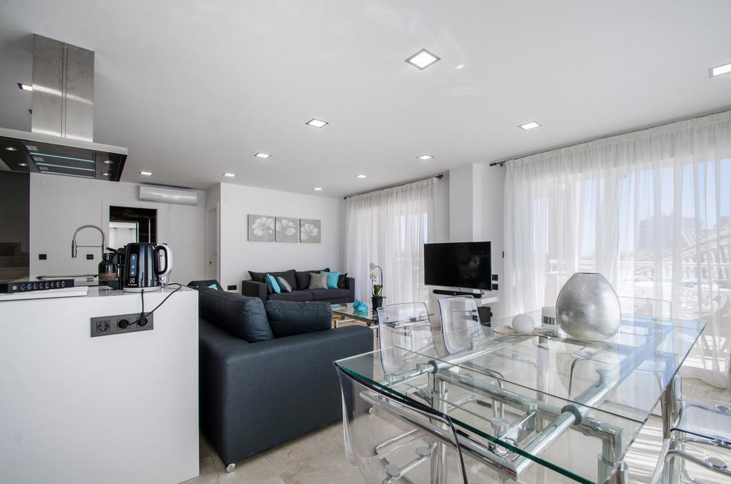 Ferienwohnung Gorgeous 170 Sq.M. Penthouse With Sea View Terraces Benalmádena Exterior foto